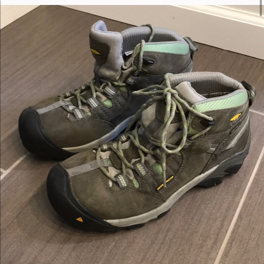 Women’s Keen hiking boots